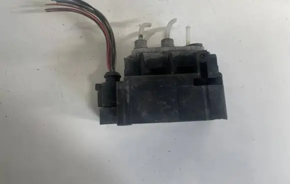 Mercedes-Benz GL X164 Air suspension control unit module (rear) a2513200058