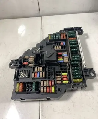 BMW 5 F10 F11 Fuse module 921085702