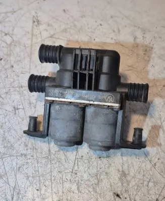 BMW 5 E39 Coolant heater control valve 1147412137 8374995