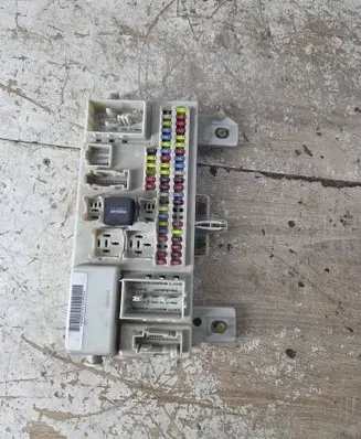 Ford Focus Fuse module 4M5T14014 5J13385 3M5T14A073