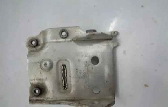 BMW 5 F10 F11 Radiator mount bracket 7186514