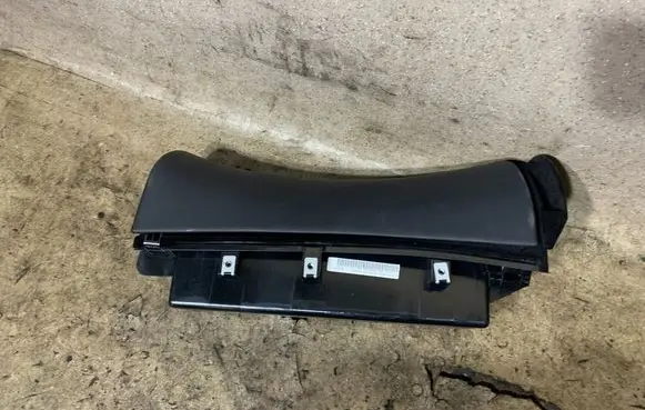 Mercedes-Benz SL R230 Glove box