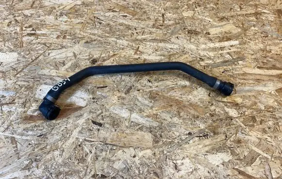 Engine coolant pipe/hose