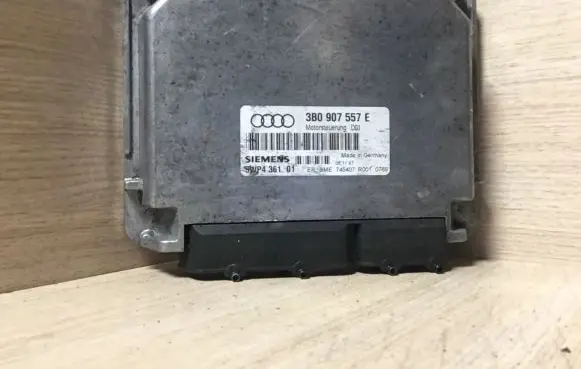 Audi A4 S4 B5 8D Engine control unit/module 3B0907557E