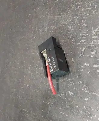 BMW 5 E39 Glow plug pre-heat relay 2246473 12212246473
