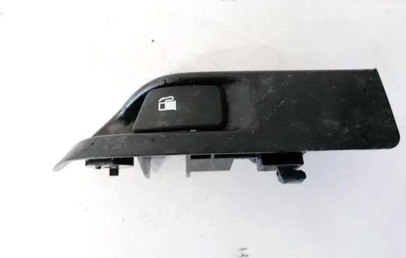 Toyota Yaris Fuel tank opening switch 