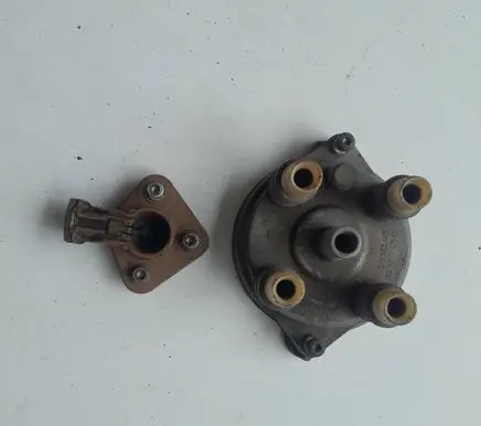 Ford Sierra Spark distributor cap 1235522423 88WF12106BB