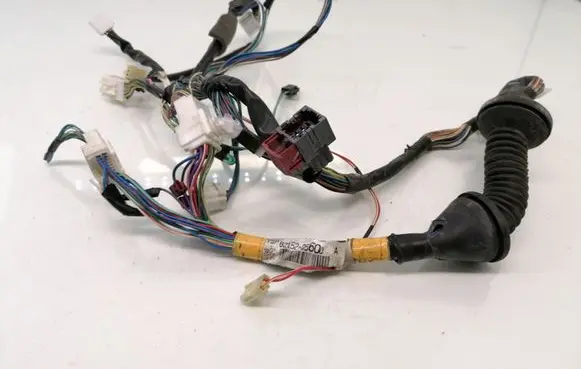 Toyota Avensis T250 Front door wiring loom 8215205600
