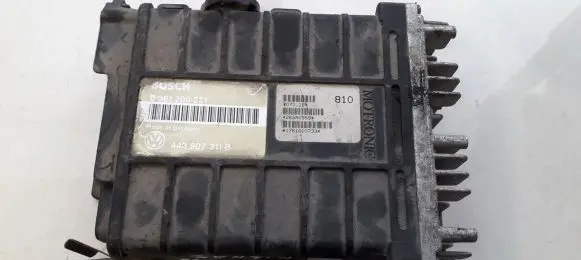 Volkswagen PASSAT B3 Engine control unit/module 443907311b 0261200261