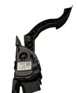 Accelerator throttle pedal
