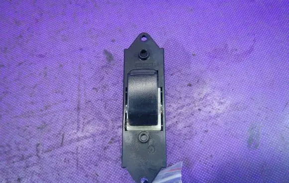 Mitsubishi Lancer VIII Quarter vent window switch MR587944