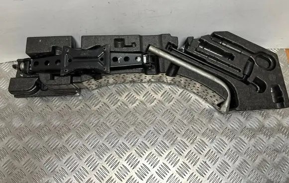 Volkswagen PASSAT B8 Lift Jack 3G0012115H