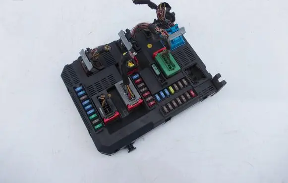 Peugeot 208 I Fuse module 9678355880 20120426