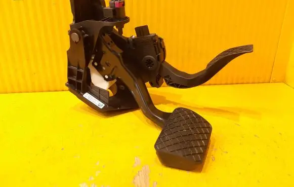 Porsche Macan (95B) Brake pedal 95B723031E 8K1723523A