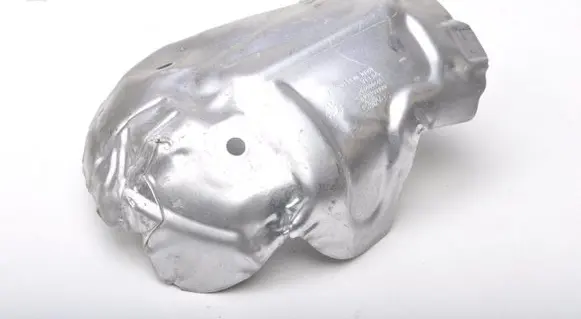Volvo XC40 Heat shield in engine bay 32299070