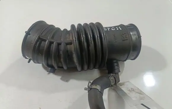 Nissan X-Trail T30 Air intake hose/pipe 