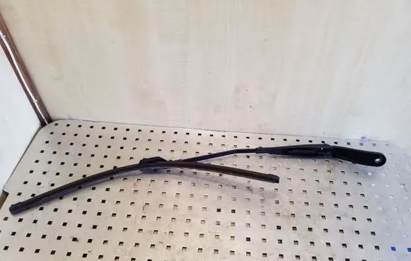 Volvo XC60 Front wiper blade arm 30753530