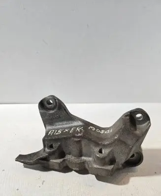 Opel Insignia A Engine mounting bracket 13227753