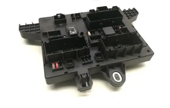 Opel Astra J Fuse module 13343949 1110077AB 365927271