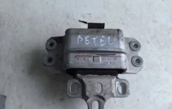 Volkswagen Beetle A5 Engine mount bracket 1K0199555 1K0199555CG