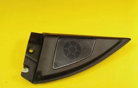 Front door high frequency speaker
