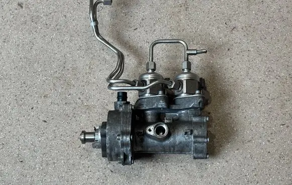 BMW M3 F80 Vacuum pump 7847203 7847204