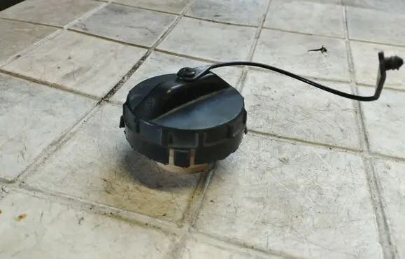 Mitsubishi Grandis Fuel tank filler cap 