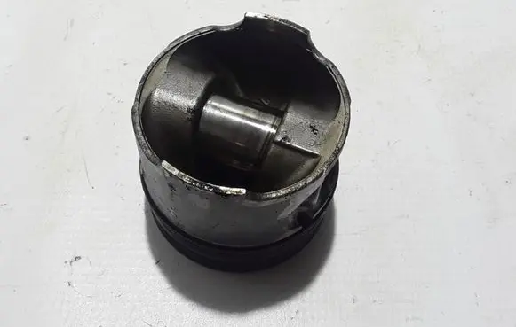 Renault Megane II Piston with connecting rod 120A17699R