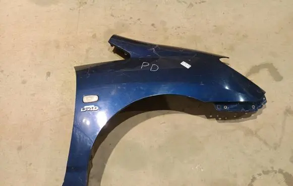 Toyota Corolla Verso E121 Fender