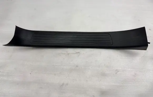 Mercedes-Benz GL X166 Rear sill trim cover A1666800835