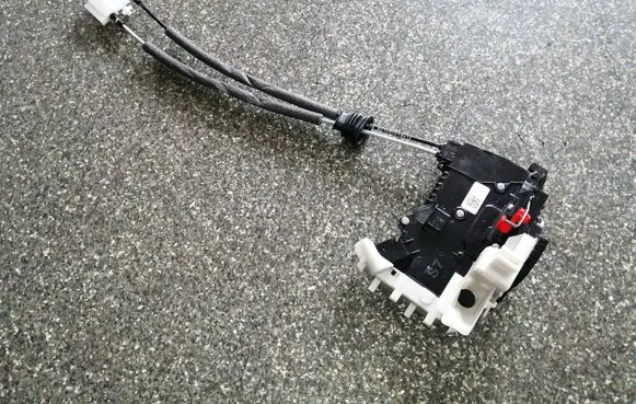 Hyundai Santa Fe Front door lock 81320S1020