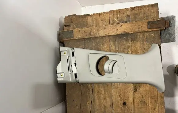 (D)pillar trim (top)