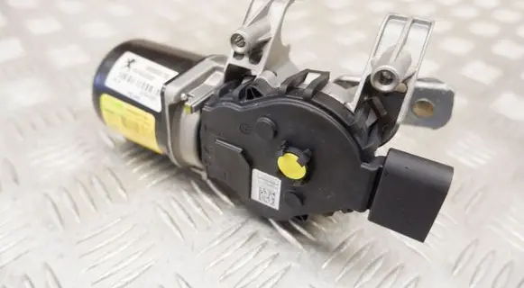 Peugeot 208 Wiper motor 9824534680