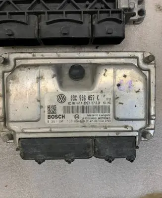 Skoda Fabia Mk2 (5J) Engine control unit/module 03C906057K 0261201138 03C906057M