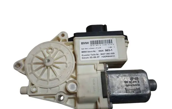 BMW X3 E83 Front door window regulator motor 69259631 0130822223
