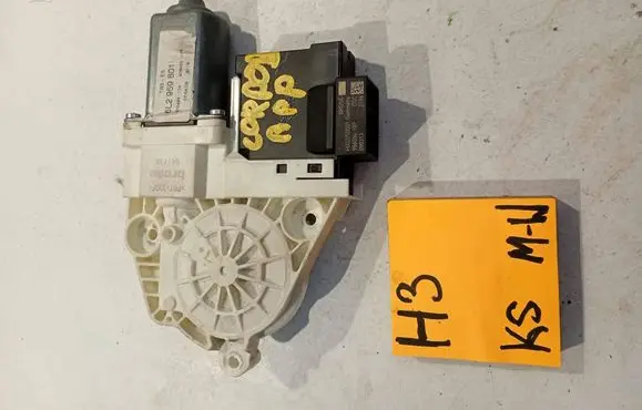Seat Cordoba (6L) Front door window regulator motor 6L2959801 987085100 986034107
