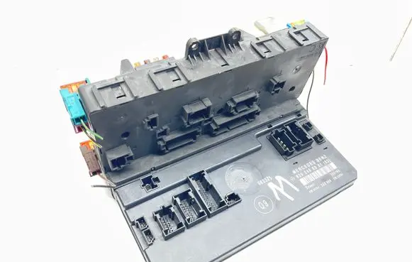 Mercedes-Benz Vito Viano W639 SAM control unit 6395450301
