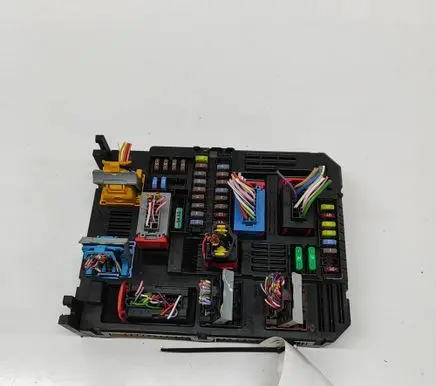 Peugeot 208 I Fuse module 28799378 9855665080