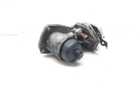 Oil filter mounting bracket