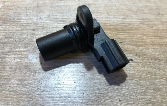 Volvo S40 Camshaft position sensor 1S7F12K073AD