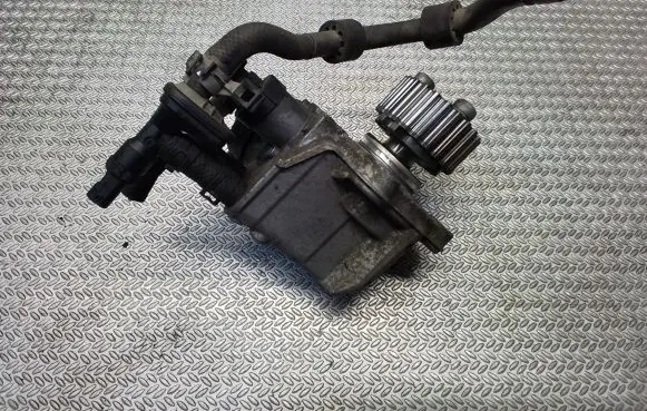 Volkswagen Caddy Fuel injection high pressure pump 0445010514 03L130755D