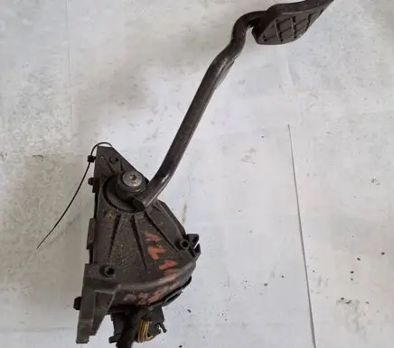 Audi A4 S4 B6 8E 8H Accelerator throttle pedal 6PV00777008 8E2721523