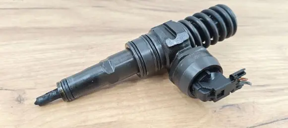 Skoda Octavia Mk2 (1Z) Fuel injector 038130073AG
