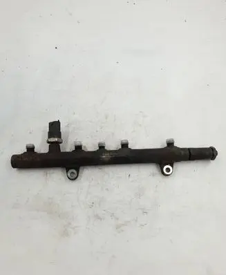 Opel Vivaro Fuel main line pipe 7700114017