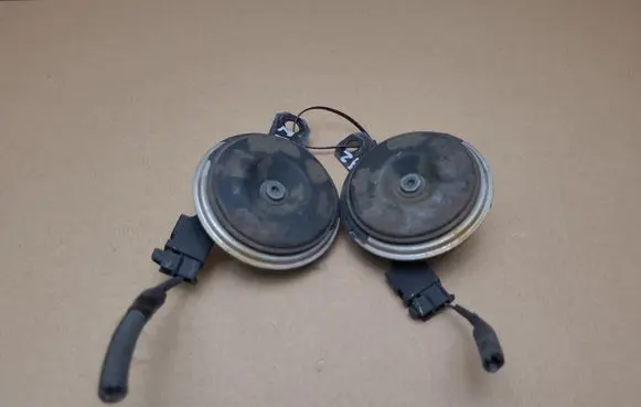 Toyota Prius+ (ZVW40) Horn signal 8651048070