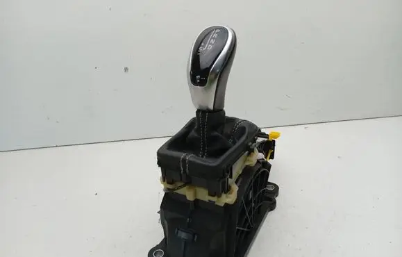 Volvo V60 Gear shifter/selector P31367687 31367687