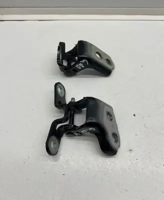 Renault Captur II Rear door lower hinge