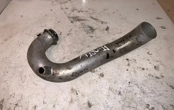 Volvo XC90 Engine coolant pipe/hose 30639471 A19011