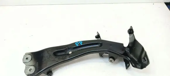 Audi TT TTS RS Mk3 8S Fender mounting bracket 8S0821132