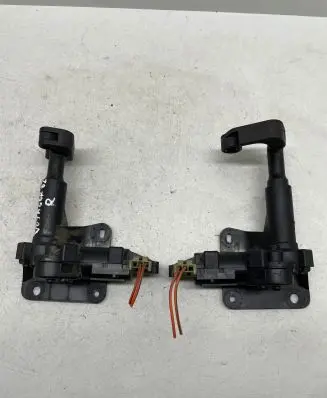 Chrysler Voyager Vent window/glass motor 04717606AB 68832D